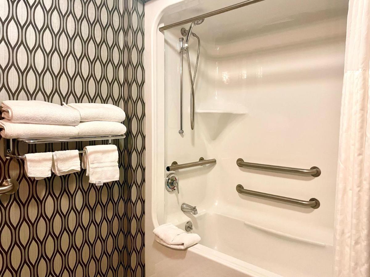 Park Manor Hotel Клифтон-Парк Экстерьер фото A shower with grab bars